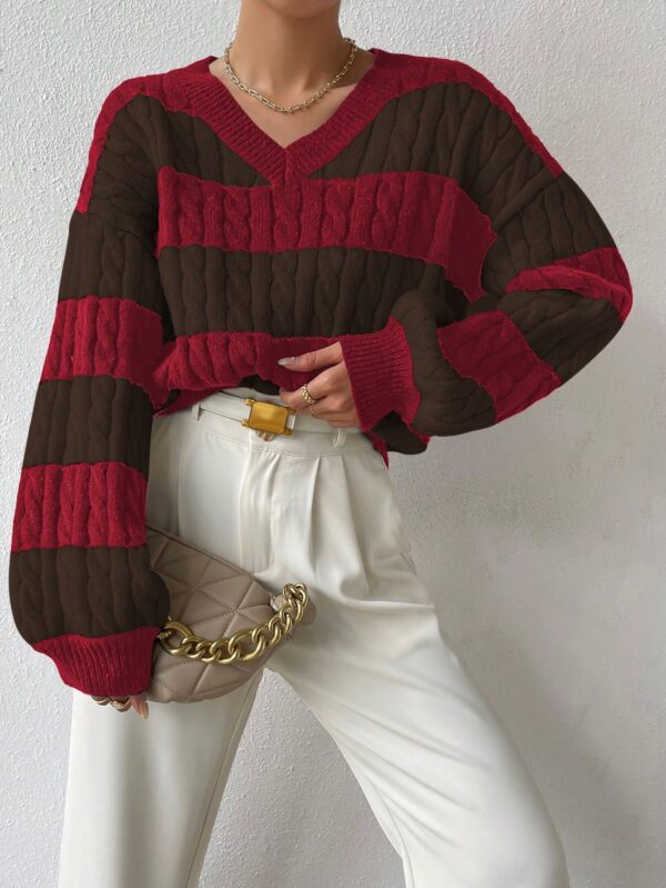 Sweater Oversize Bicolor con Cuello en V y Mangas Caídas - Image 34