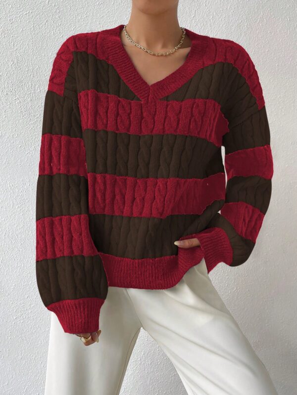 Sweater Oversize Bicolor con Cuello en V y Mangas Caídas - Image 35