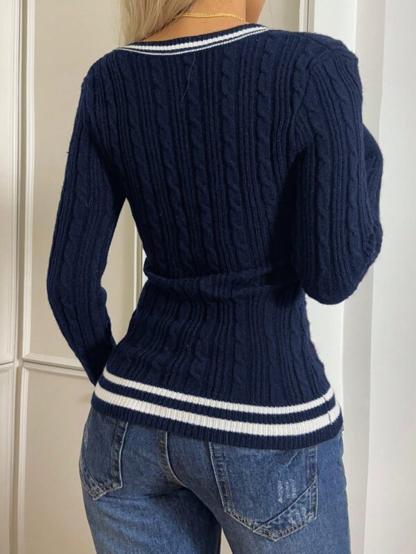Sweater de Punto con Detalles a Rayas y Cuello en V - Image 9