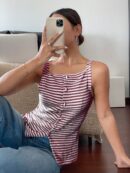 Blusa Elegante de Rayas con Botones y Abertura Frontal