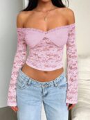 Blusa Y2K Ajustada con Hombros Descubiertos y Manga Larga de Encaje