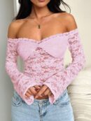Blusa Y2K Ajustada con Hombros Descubiertos y Manga Larga de Encaje