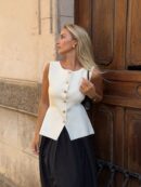 Chaleco Elegante de Botones Metálicos con Cuello Redondo