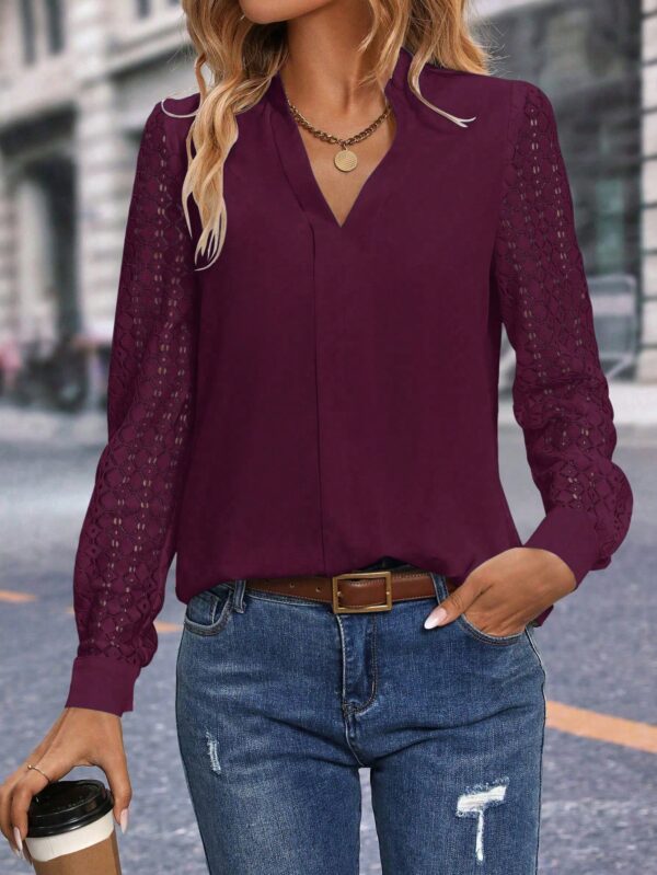 Blusa Casual con Encaje en Contraste y Escote Muesca - Image 37