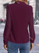 Blusa Casual con Encaje en Contraste y Escote Muesca