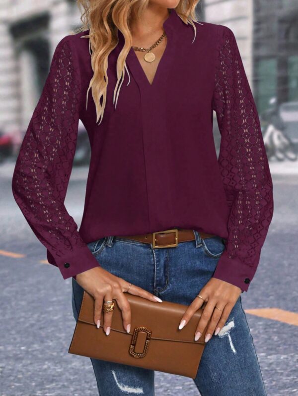 Blusa Casual con Encaje en Contraste y Escote Muesca - Image 42