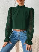 Blusa Elegante de Manga Larga con Cuello Volado y Detalles Plegados