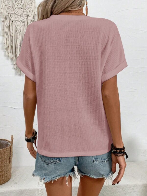 Camiseta de Verano Casual con Cuello en V y Botones Decorativos - Image 34
