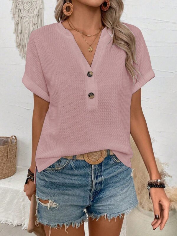Camiseta de Verano Casual con Cuello en V y Botones Decorativos - Image 35