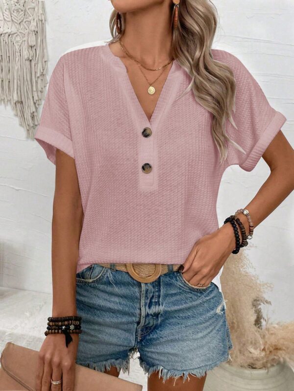 Camiseta de Verano Casual con Cuello en V y Botones Decorativos - Image 37