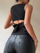 Blusa Negra Sin Mangas con Lazo en la Espalda y Cuello Redondo