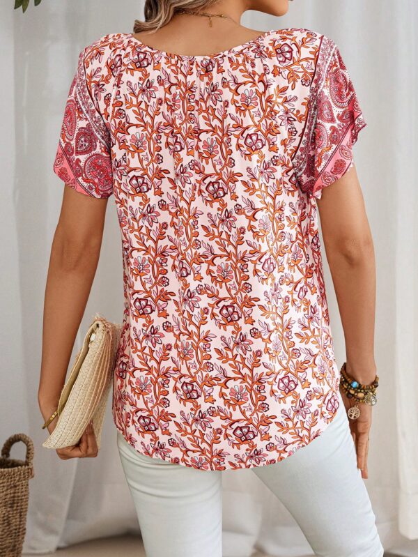 Blusa Floral de Manga Corta con Lazo en el Cuello - Image 20