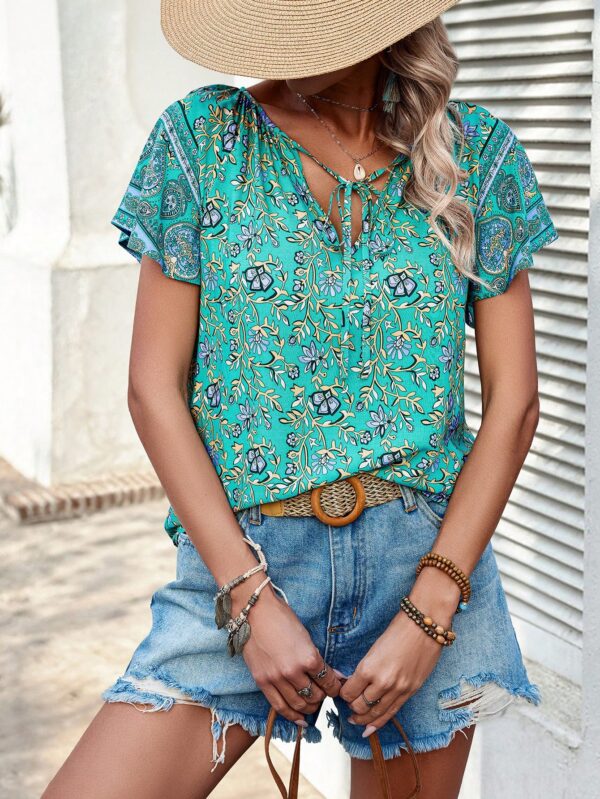 Blusa Floral de Manga Corta con Lazo en el Cuello - Image 24
