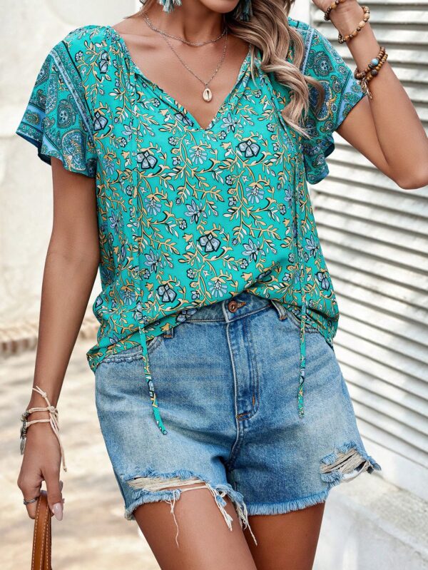 Blusa Floral de Manga Corta con Lazo en el Cuello - Image 25