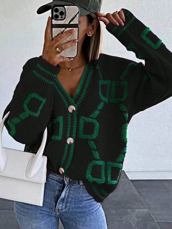 Sweater Tejido de Otoño/Invierno con Cuello en V y Botones - Image 11