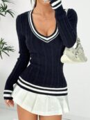 Sweater de Punto con Detalles a Rayas y Cuello en V