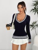 Sweater de Punto con Detalles a Rayas y Cuello en V