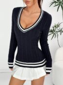 Sweater de Punto con Detalles a Rayas y Cuello en V