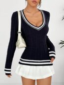 Sweater de Punto con Detalles a Rayas y Cuello en V