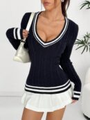 Sweater de Punto con Detalles a Rayas y Cuello en V