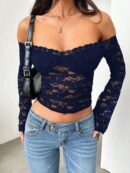 Blusa Y2K Ajustada con Hombros Descubiertos y Manga Larga de Encaje