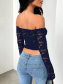 Blusa Y2K Ajustada con Hombros Descubiertos y Manga Larga de Encaje