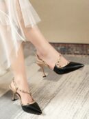 Sandalias Slingback de Taco Alto con Tachuelas y Correas Cruzadas