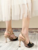 Sandalias Slingback de Taco Alto con Tachuelas y Correas Cruzadas