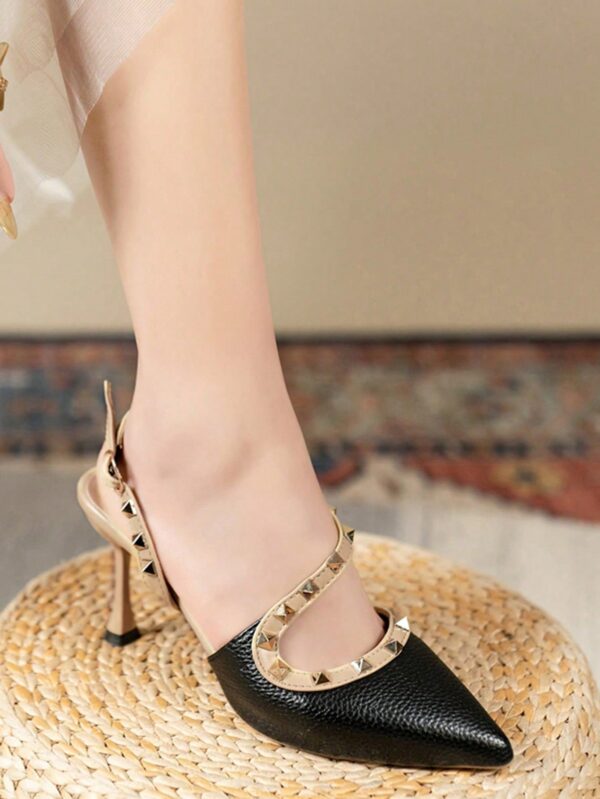 Sandalias Slingback de Taco Alto con Tachuelas y Correas Cruzadas - Image 16