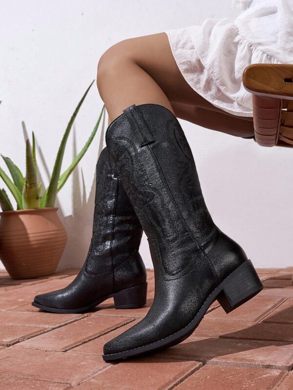 Botas de Tacón Medio con Bordados Estilo Western y Acabado Brillante - Image 23