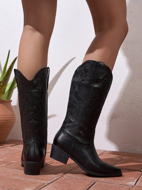 Botas de Tacón Medio con Bordados Estilo Western y Acabado Brillante - Image 24