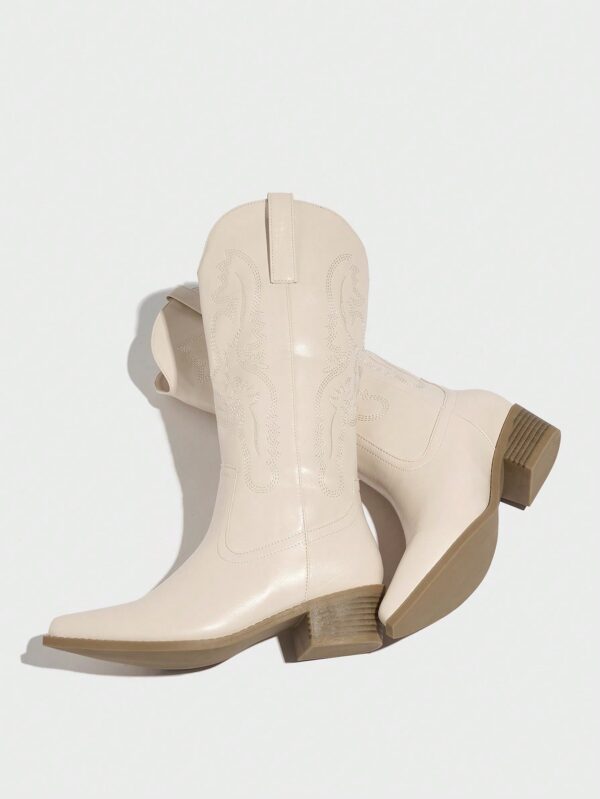 Botas de Tacón Medio con Bordados Estilo Western y Acabado Brillante - Image 16
