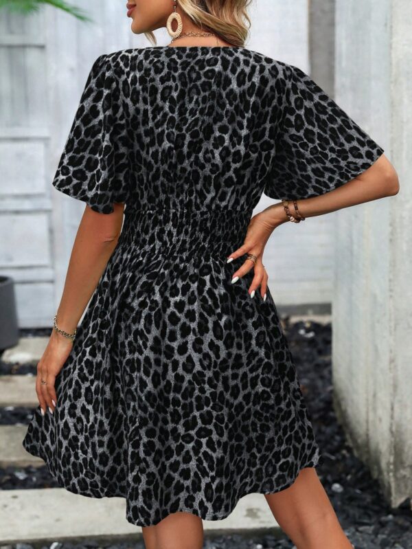 Vestido Casual Cuello en V con Mangas Mariposa - Image 59