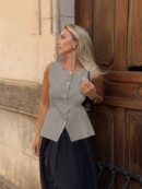 Chaleco Elegante de Botones Metálicos con Cuello Redondo
