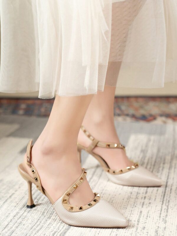 Sandalias Slingback de Taco Alto con Tachuelas y Correas Cruzadas - Image 19