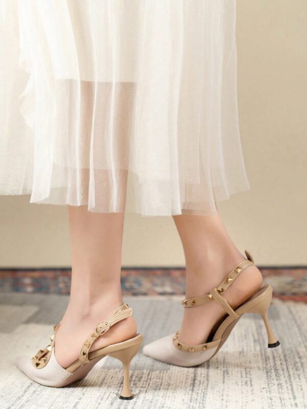 Sandalias Slingback de Taco Alto con Tachuelas y Correas Cruzadas - Image 22