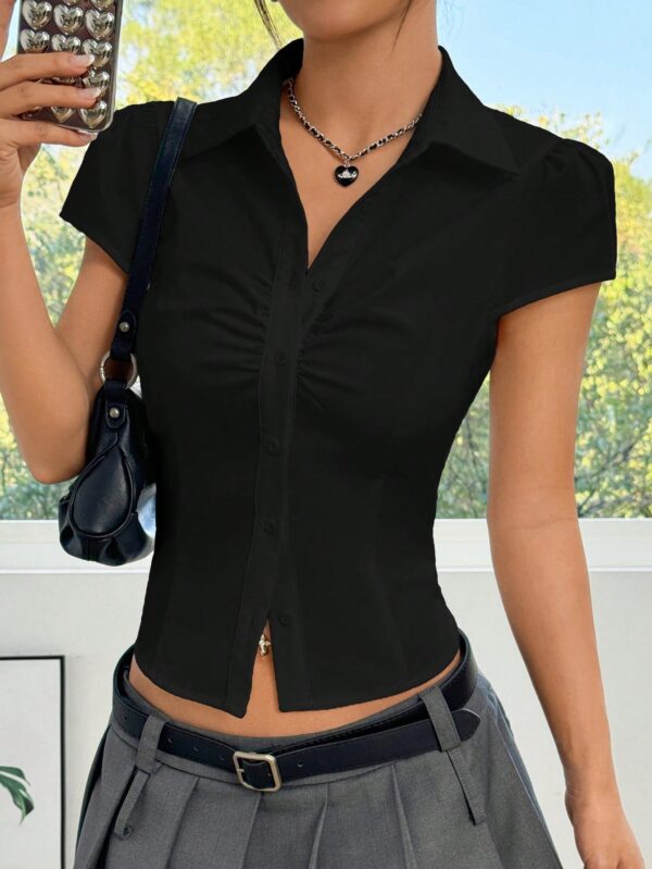 Blusa Blanca con Lazada Frontal y Mangas Cortas - Image 2