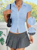 Blusa Blanca con Lazada Frontal y Mangas Cortas