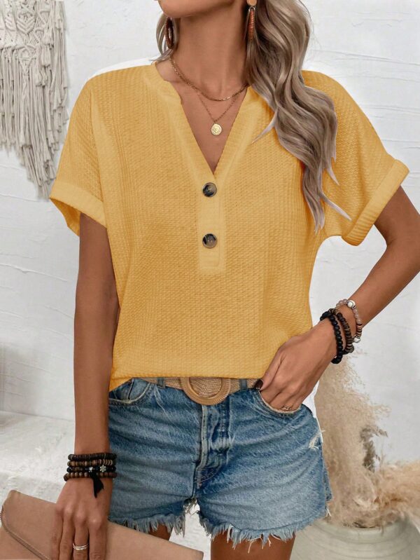 Camiseta de Verano Casual con Cuello en V y Botones Decorativos - Image 20