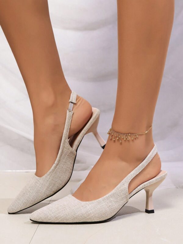 Zapatos de Tacón Elegantes con Correa Trasera y Tacón Piramidal - Image 9