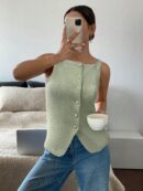 Blusa Elegante de Rayas con Botones y Abertura Frontal