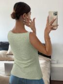 Blusa Elegante de Rayas con Botones y Abertura Frontal