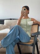Blusa Elegante de Rayas con Botones y Abertura Frontal