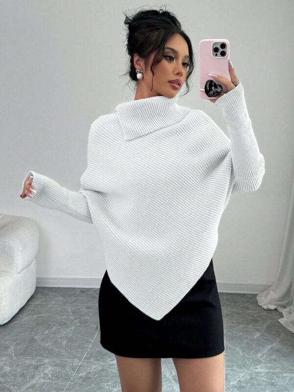 Sweater Asimétrico de Cuello Alto con Manga Murciélago - Image 21