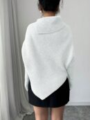 Sweater Asimétrico de Cuello Alto con Manga Murciélago