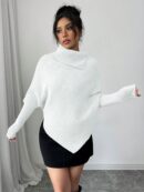 Sweater Asimétrico de Cuello Alto con Manga Murciélago
