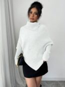 Sweater Asimétrico de Cuello Alto con Manga Murciélago