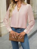 Blusa Casual con Encaje en Contraste y Escote Muesca