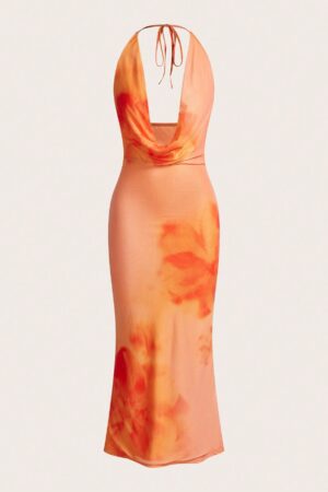Vestido Largo Rojo Floral con Espalda Descubierta y Cuello Barco
