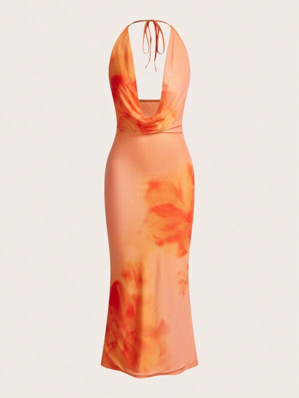 Vestido Largo Rojo Floral con Espalda Descubierta y Cuello Barco